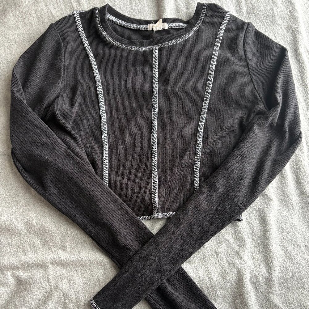 Garage Black & White Cropped Long Sleeve